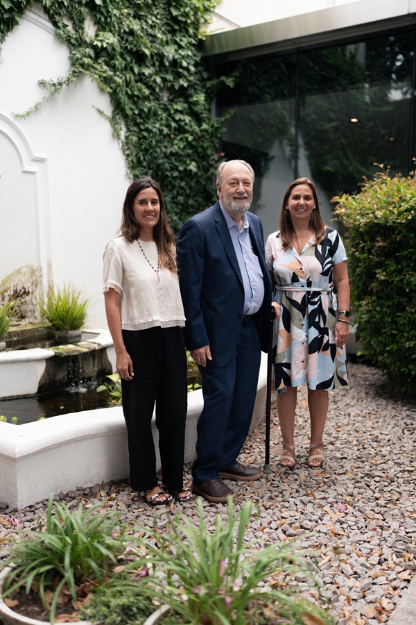 Dra. Viginia García Reyes, Prof. Dr. Enrique Pons (referentes médicos de la Clínica Mujer MP)
y Cra. Patricia Prego (Directora de MP).